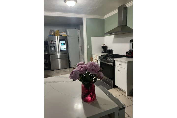 $2200 : Se renta casa image 1