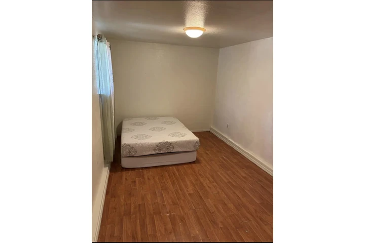 $1200 : Se renta garage para pareja image 1