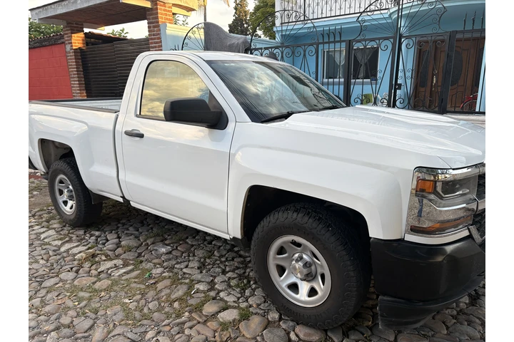 $360000 : chevrolet silverado 2018 image 4
