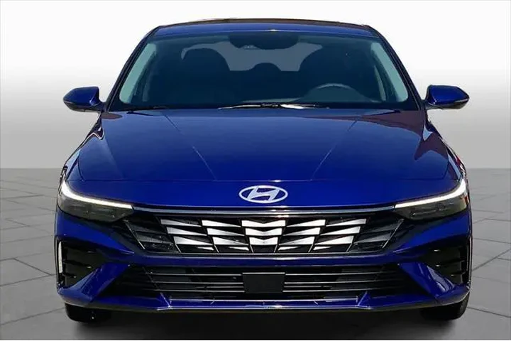 $27987 : Hyundai ELANTRA 2026 Limited image 4