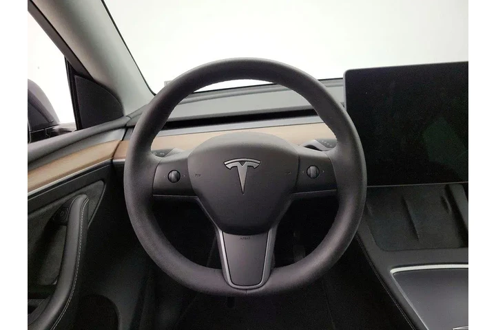 $37998 : Tesla Model Y 2023 AWD Long image 10