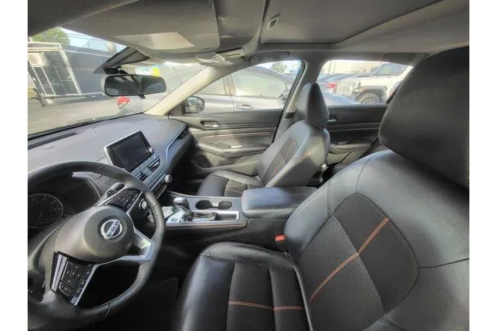 $17481 : Nissan Altima 2020 2.5 SR 4d image 10