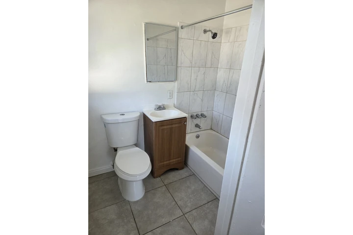 $1850 : Alhambra 1 bedroom For Rent image 5