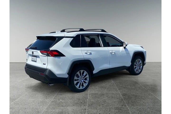 $34860 : Toyota RAV4 2024 XLE Premium image 5