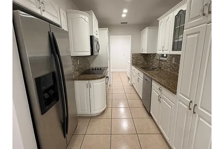 $2000 : Beautiful 3 bedroom, 2 baths s image 7