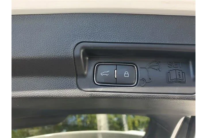 $24590 : Ford Explorer 2023 XLT 4dr S image 9