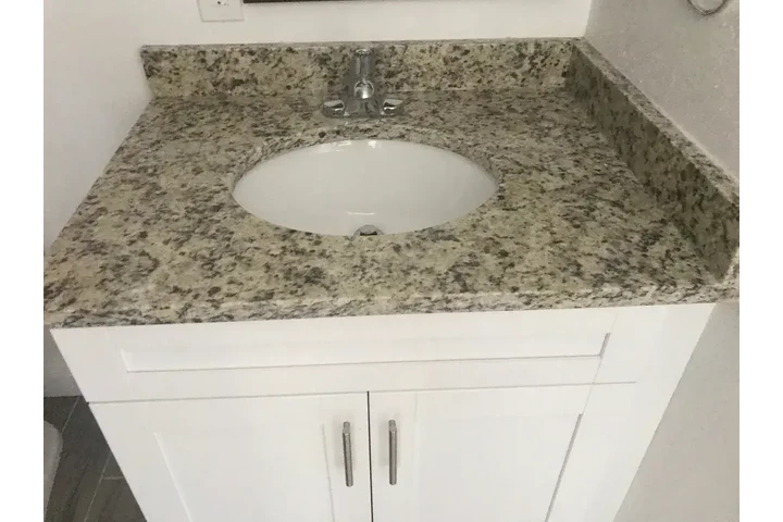 $1950 : 3 bed 2 bath available image 6