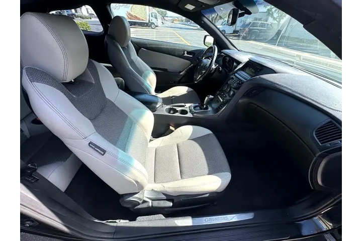 2016 Genesis Coupe 3.8 8AT image 10