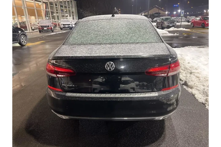 $15500 : Volkswagen Passat 2021 SE 4d image 5