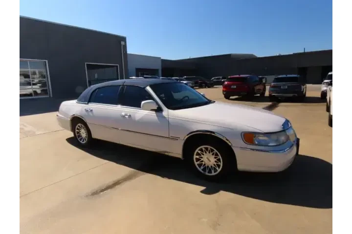 $12911 : Lincoln Town Car 2000 Signat image 6