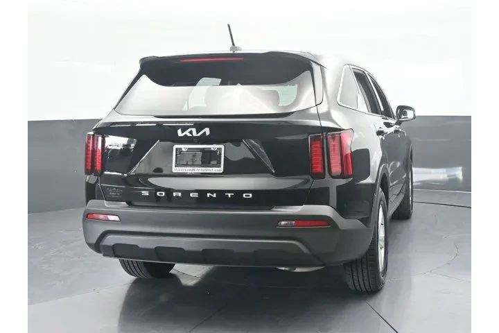 $16991 : Kia Sorento 2022 LX 4dr SUV image 5