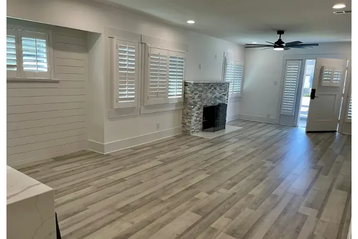 $2400 : 3 Bedroom Home in Los Angeles image 6