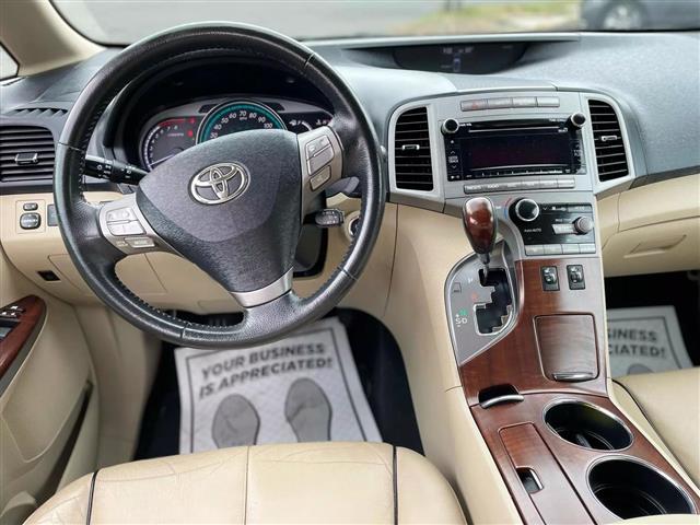 $8900 : 2012 TOYOTA VENZA2012 TOYOTA image 9