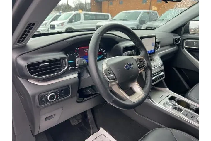 $26925 : Ford Explorer 2023 AWD XLT 4 image 7