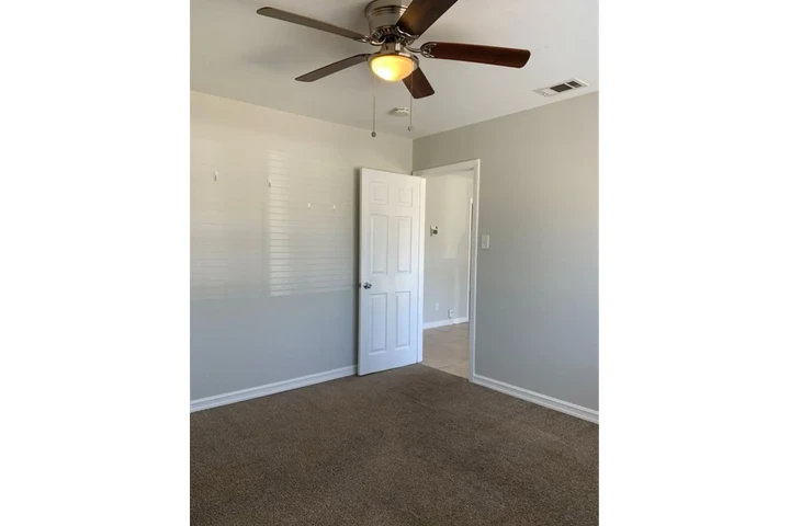 $2400 : Beautiful 3Bedroom House in LA image 9