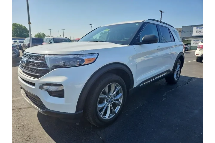 $33706 : Ford Explorer 2023 AWD XLT 4 image 3