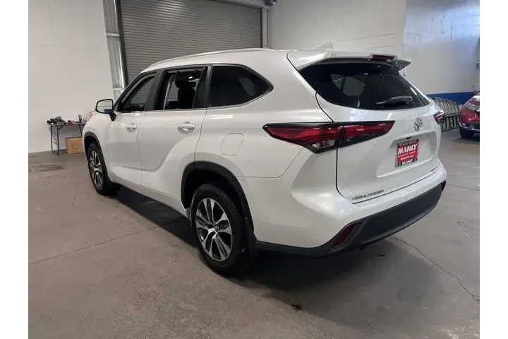$33437 : Toyota Highlander 2023 AWD X image 3