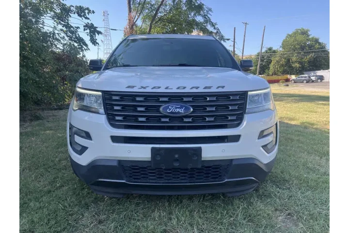 $16495 : 2017 Explorer XLT image 4