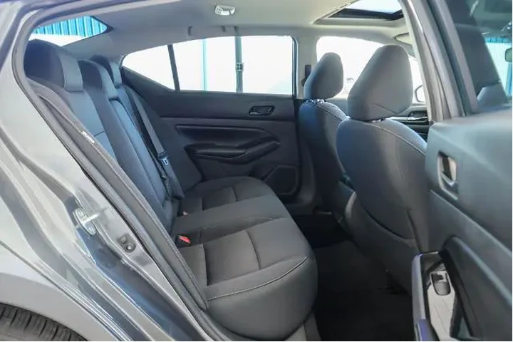 $18931 : Nissan Altima 2023 2.5 SV 4d image 10