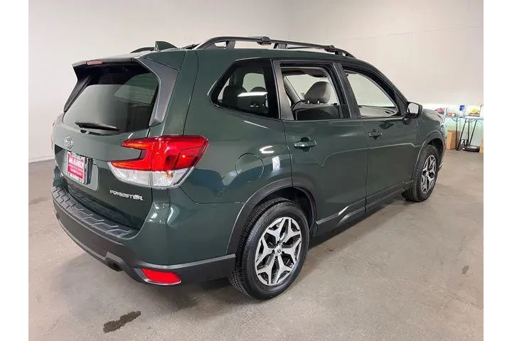 $27880 : Subaru Forester 2022 AWD Pre image 4