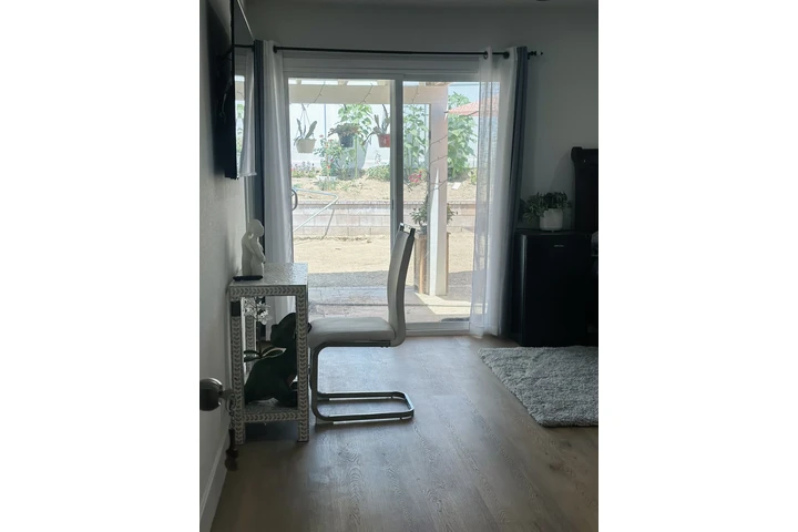 $1050 : Rento dos cuartos image 2
