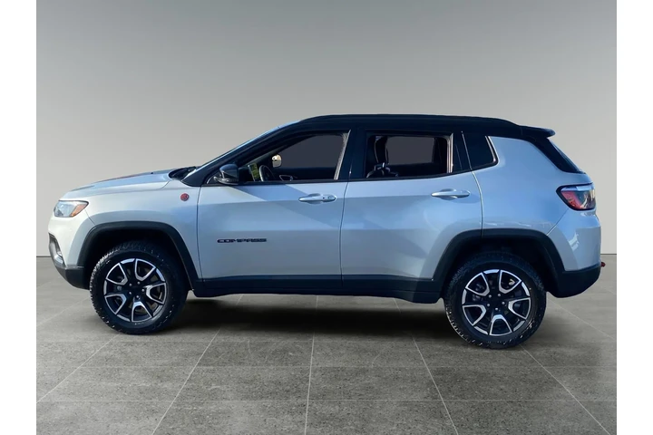 $27518 : Jeep Compass 2024 4x4 Trailh image 2