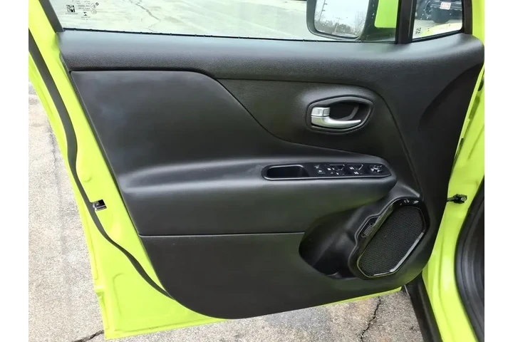 $10891 : Jeep Renegade 2017 4x4 Latit image 10