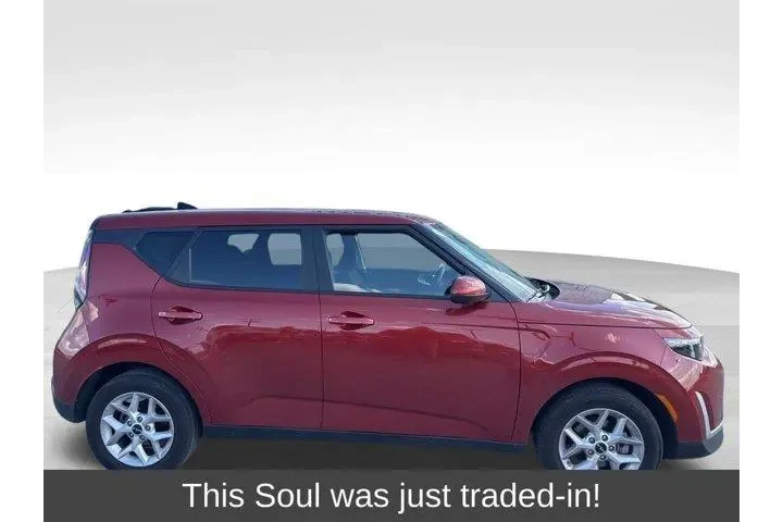 $19611 : Kia Soul 2024 LX 4dr Crossov image 1
