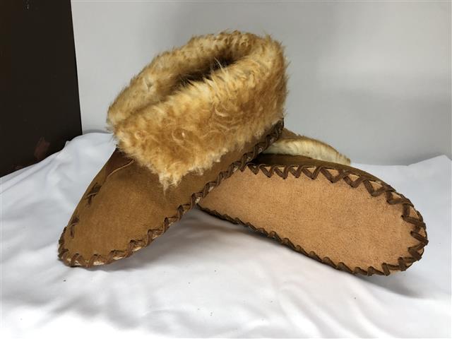 $84 : Women's/Men's Leather Slippers image 5