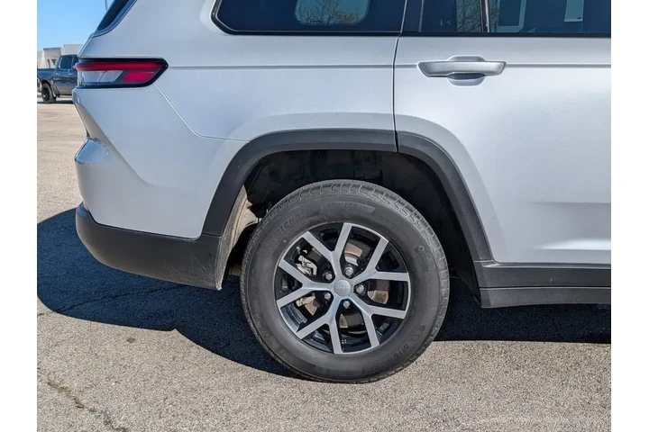 $35995 : Jeep Grand Cherokee L 2024 4 image 5