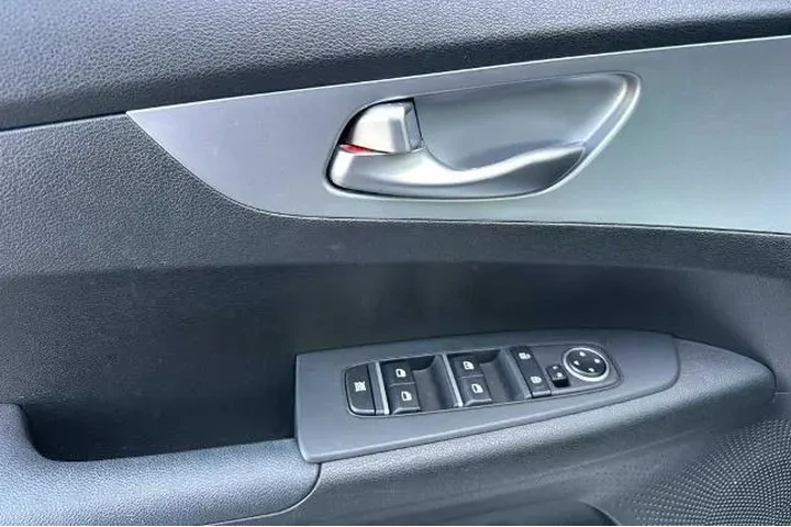 $18500 : Kia Forte 2023 LX 4dr Sedan image 10