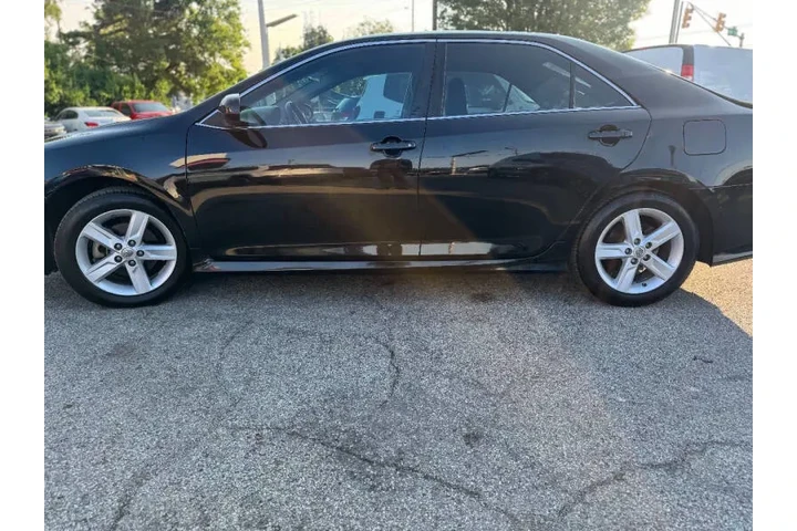 $9899 : 2014 Camry SE image 4
