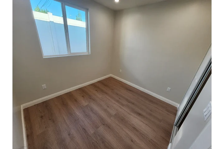 $1095 : Immediate Spacious house!!! image 9