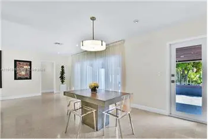 $6000 : Rental property with 3 bedro image 10