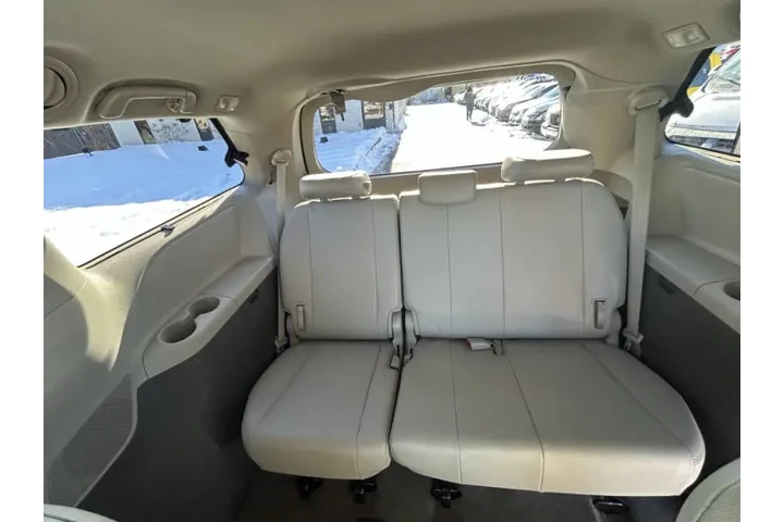 $9990 : 2014 Sienna XLE 7-Passenger image 10