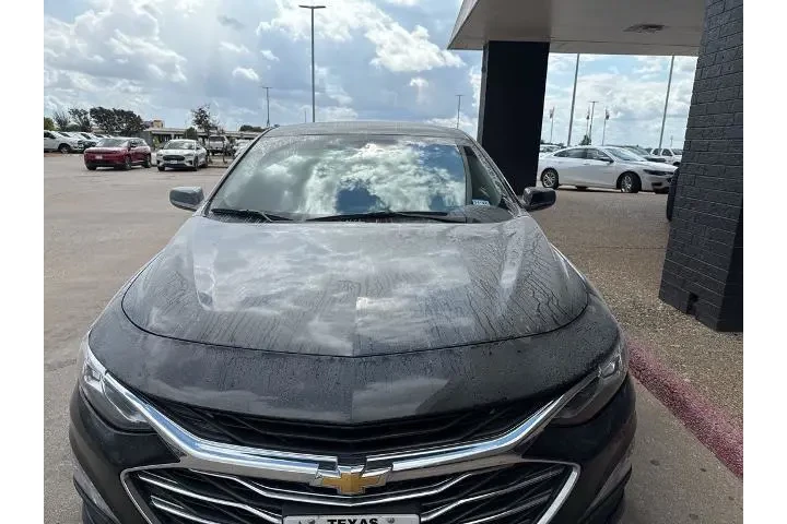 $22068 : Chevrolet Malibu 2023 LT 4dr image 1