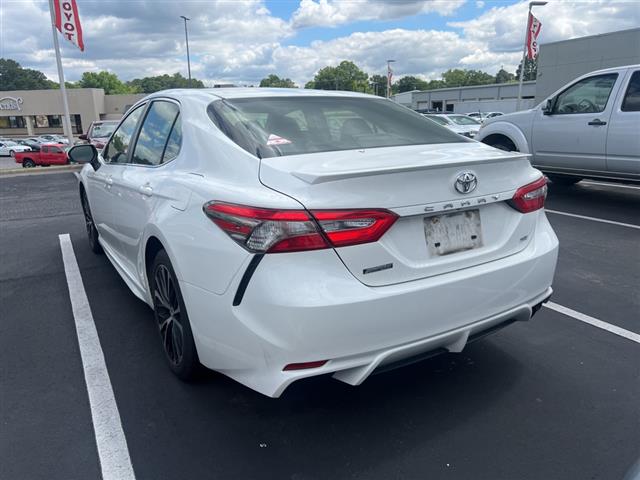 $17294 : PRE-OWNED 2018 TOYOTA CAMRY SE image 6