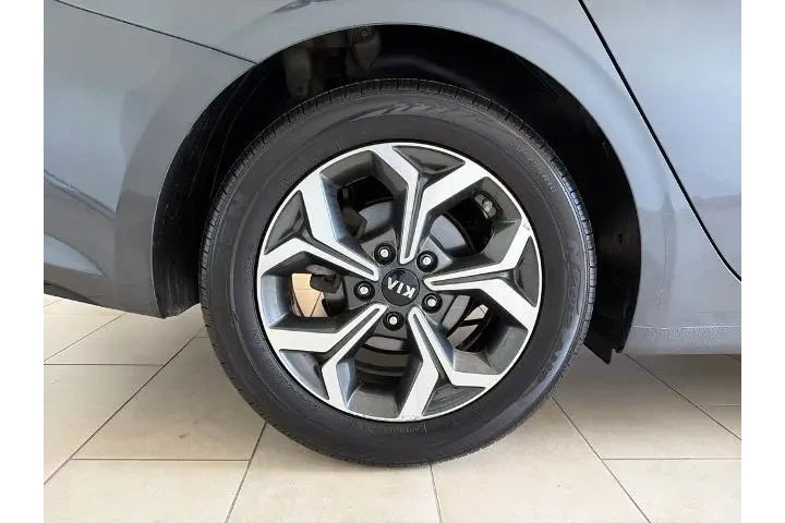 $12990 : Kia Forte 2021 FE 4dr Sedan image 8