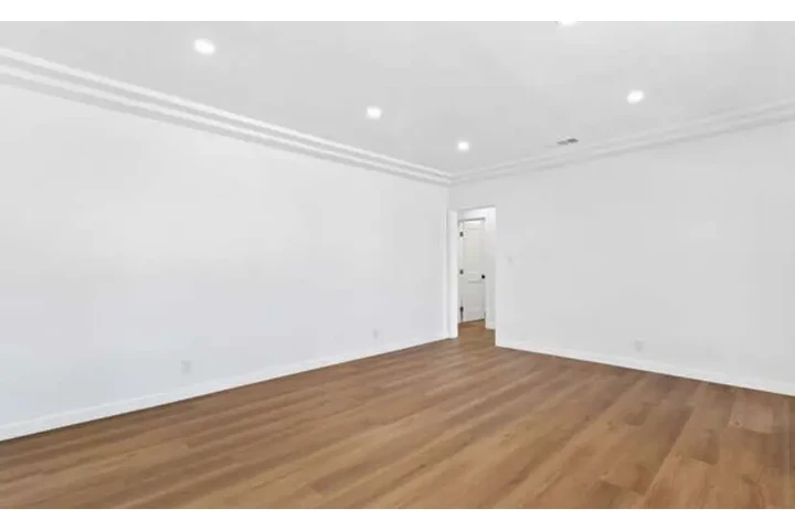 $2500 : 3Bed 2Bat Home in W Adams Blvd image 5