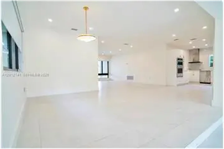$9900 : Rental property with 4 bedro image 10