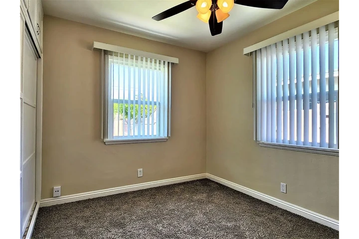 $900 : Beautiful recently remodeled ! image 2