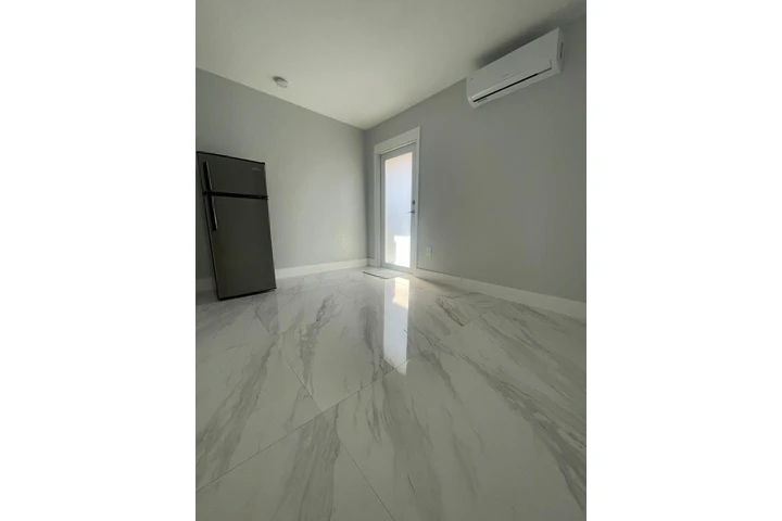 $1350 : Efficency image 5