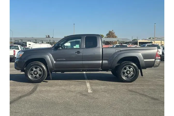 $18945 : Toyota Tacoma 2012 4x2 PreRu image 6