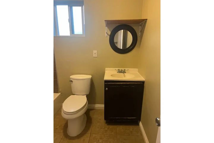 $1300 : Se Renta Cuarto En Los Angeles image 4