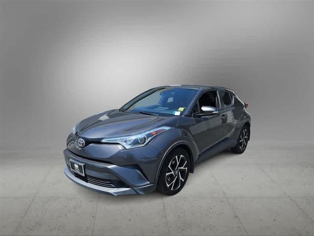 $16500 : Pre-Owned 2018 Toyota C-HR XLE image 9