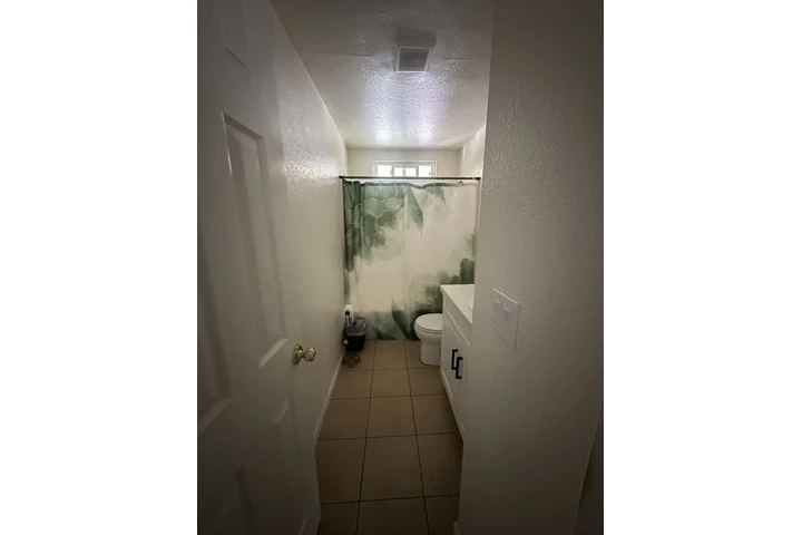 $800 : Se renta cuarto HESPERIA, CA image 3