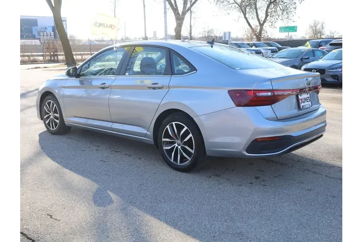 $20977 : Volkswagen Jetta 2025 SE 4dr image 7