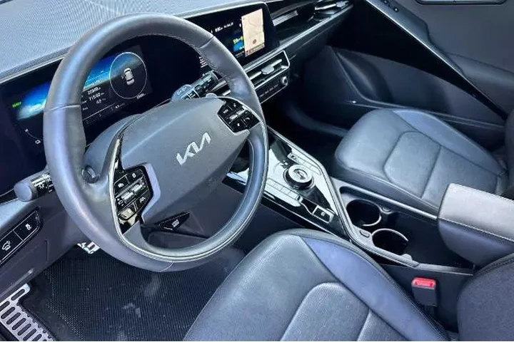 $22100 : Kia Niro EV 2023 Wave 4dr Cr image 4