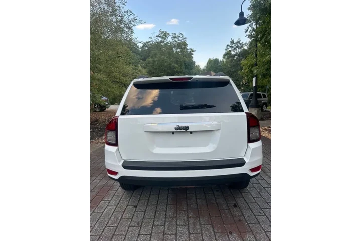 $3999 : 2014 Compass Altitude Edition image 3