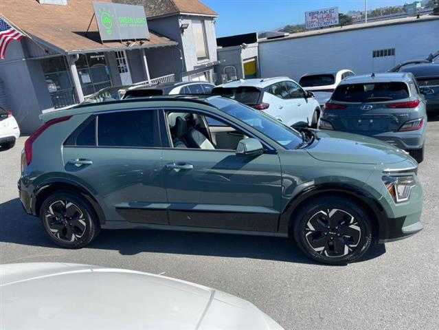 $28900 : Used 2023 Niro EV Wave for sa image 5